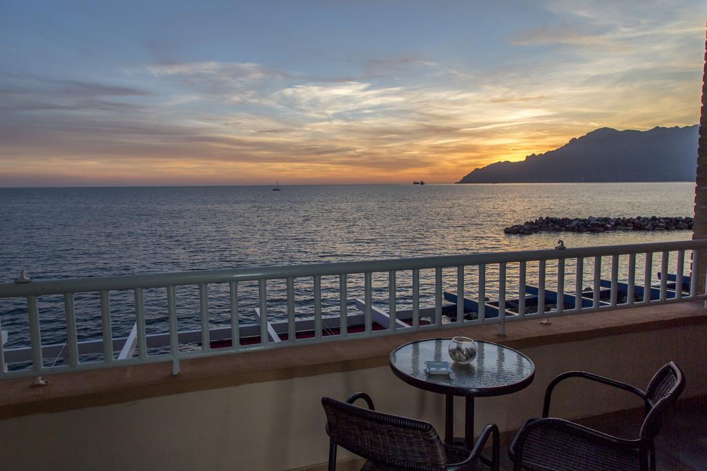 Hotel Centro Congressi Polo Nautico Salerno Exterior photo